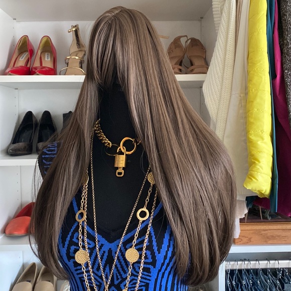 Long dark brown wig with fringe bangs - Picture 1 of 5